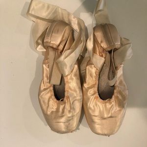 Pointe shoes